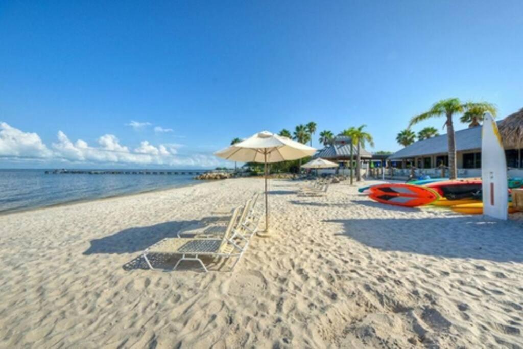 Beautiful One Bedroom Resort-Style Studio With Pool And Beach Access Раскін Екстер'єр фото