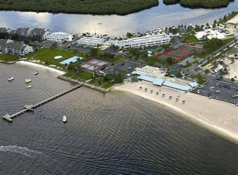 Beautiful One Bedroom Resort-Style Studio With Pool And Beach Access Раскін Екстер'єр фото